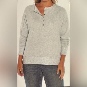 GAP Henley Sweatshirt brand new cute and comfortable 💖